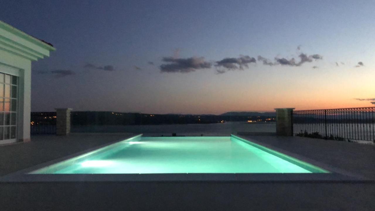 Vespera-infinity Heated Pool *
