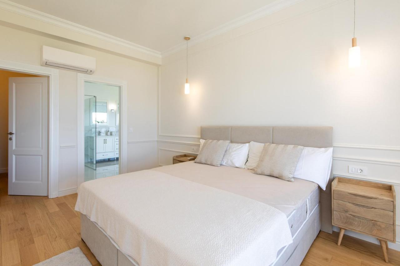Vespera-infinity Heated Pool Villa *