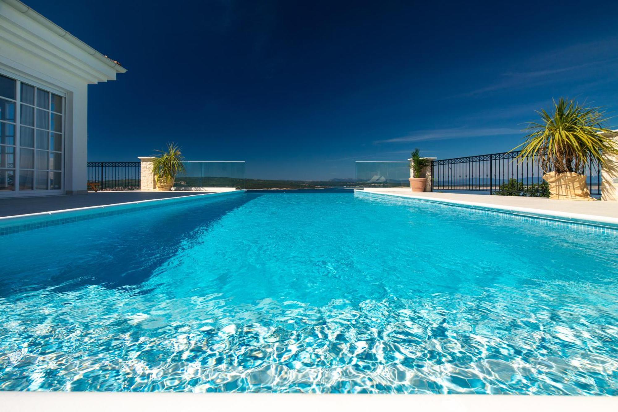 Vespera-infinity Heated Pool